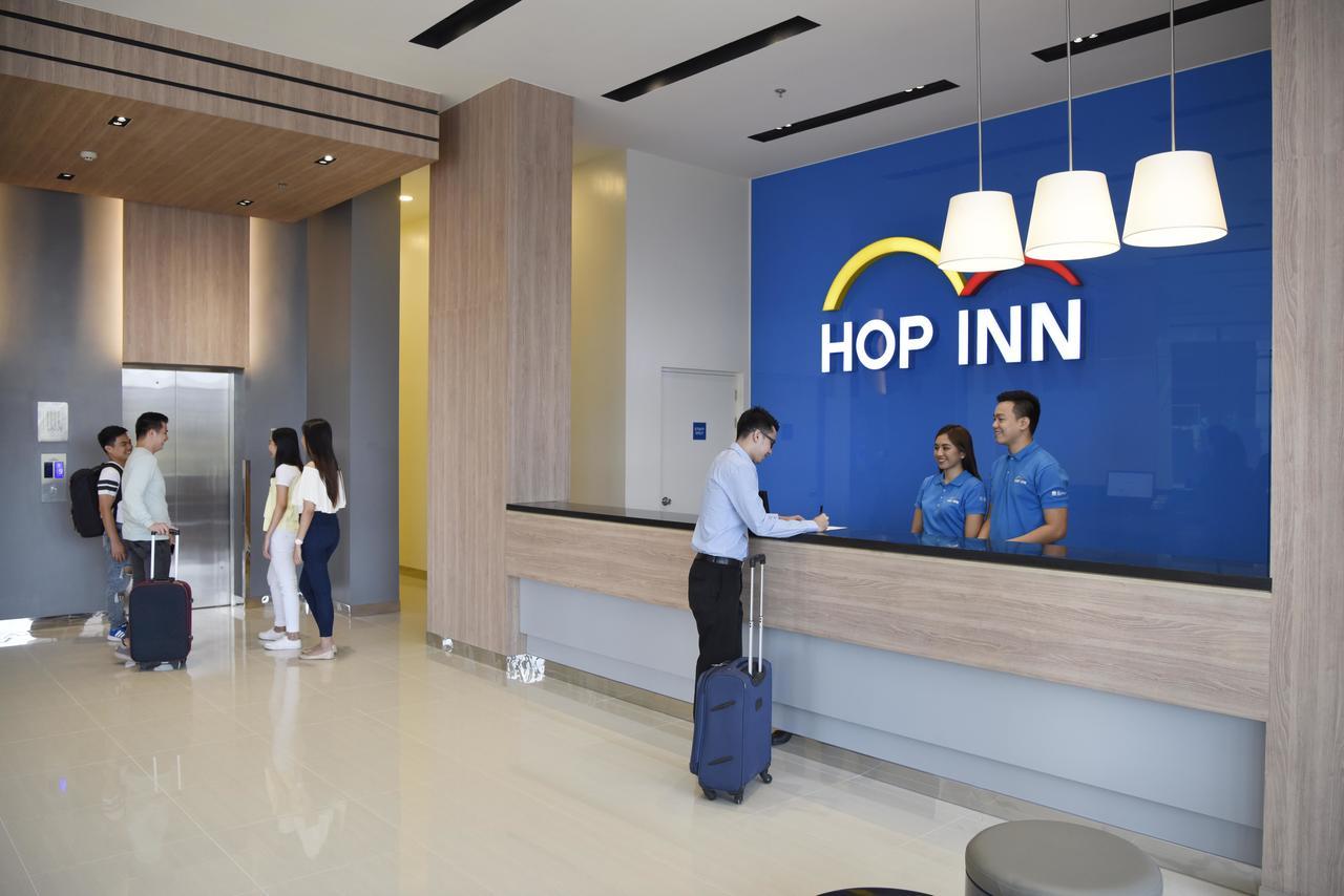 Hop Inn Hotel Aseana City Манила Экстерьер фото